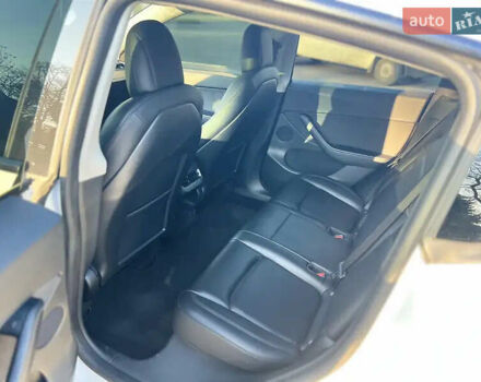 Белый Тесла Model Y, объемом двигателя 0 л и пробегом 62 тыс. км за 28000 $, фото 8 на Automoto.ua