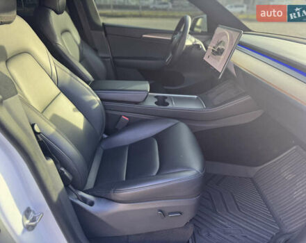 Білий Тесла Model Y, об'ємом двигуна 0 л та пробігом 53 тис. км за 28000 $, фото 19 на Automoto.ua