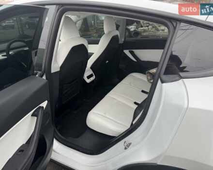 Білий Тесла Model Y, об'ємом двигуна 0 л та пробігом 83 тис. км за 26400 $, фото 15 на Automoto.ua