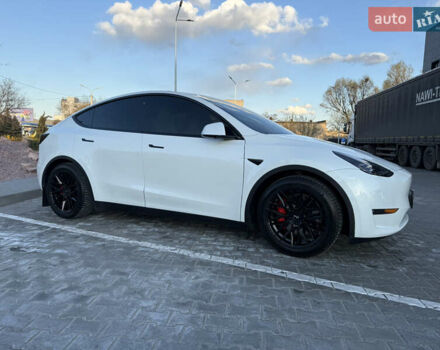 Белый Тесла Model Y, объемом двигателя 0 л и пробегом 45 тыс. км за 29999 $, фото 2 на Automoto.ua