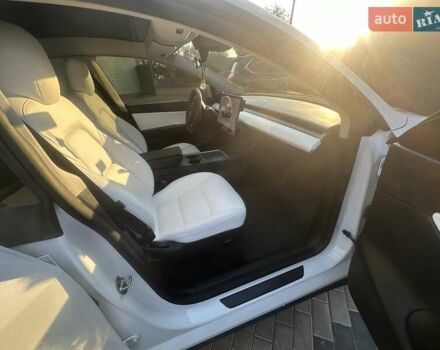 Белый Тесла Model Y, объемом двигателя 0 л и пробегом 25 тыс. км за 35500 $, фото 26 на Automoto.ua