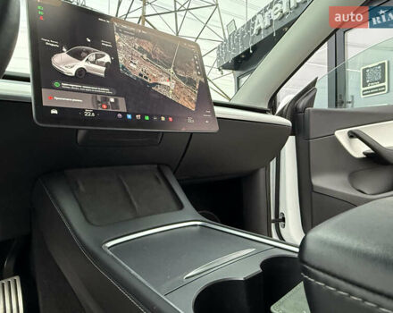 Белый Тесла Model Y, объемом двигателя 0 л и пробегом 25 тыс. км за 29900 $, фото 28 на Automoto.ua