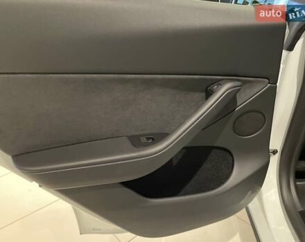 Белый Тесла Model Y, объемом двигателя 0 л и пробегом 14 тыс. км за 47800 $, фото 27 на Automoto.ua