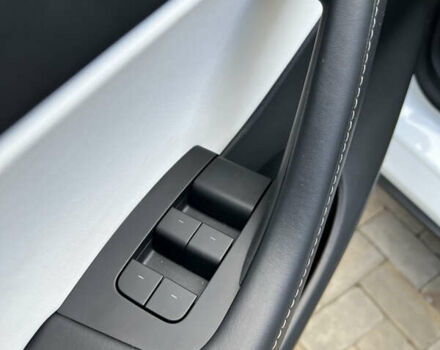 Тесла Model Y 2022 у Вінниці на Automoto.ua Білий Тесла Model Y, об'ємом двигуна 0 л та пробігом 43 тис. км за 28500 $, фото 28 на Automoto.ua