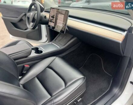 Белый Тесла Model Y, объемом двигателя 0 л и пробегом 31 тыс. км за 24999 $, фото 5 на Automoto.ua