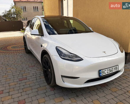 Белый Тесла Model Y, объемом двигателя 0 л и пробегом 27 тыс. км за 28000 $, фото 1 на Automoto.ua