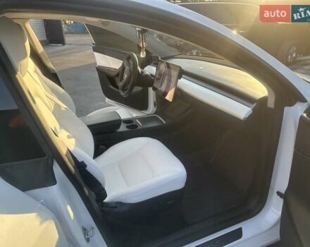 Белый Тесла Model Y, объемом двигателя 0 л и пробегом 25 тыс. км за 35500 $, фото 37 на Automoto.ua
