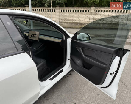 Білий Тесла Model Y, об'ємом двигуна 0 л та пробігом 82 тис. км за 25499 $, фото 16 на Automoto.ua