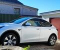 Белый Тесла Model Y, объемом двигателя 0 л и пробегом 50 тыс. км за 31000 $, фото 1 на Automoto.ua