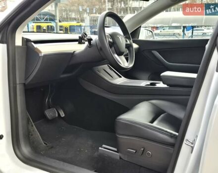 Белый Тесла Model Y, объемом двигателя 0 л и пробегом 70 тыс. км за 31500 $, фото 7 на Automoto.ua