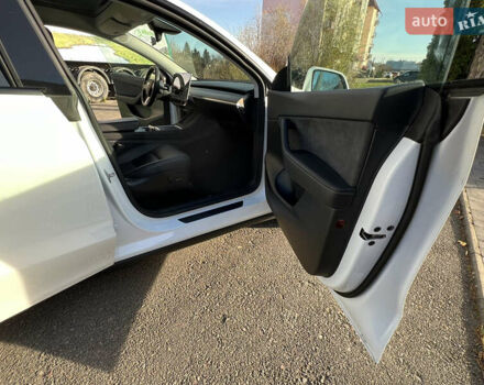 Білий Тесла Model Y, об'ємом двигуна 0 л та пробігом 12 тис. км за 24750 $, фото 48 на Automoto.ua