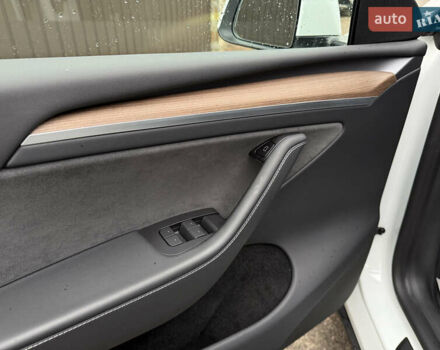 Белый Тесла Model Y, объемом двигателя 0 л и пробегом 53 тыс. км за 36700 $, фото 13 на Automoto.ua