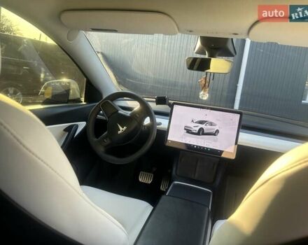 Белый Тесла Model Y, объемом двигателя 0 л и пробегом 25 тыс. км за 35500 $, фото 28 на Automoto.ua
