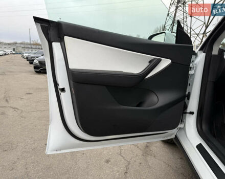 Белый Тесла Model Y, объемом двигателя 0 л и пробегом 25 тыс. км за 29900 $, фото 12 на Automoto.ua