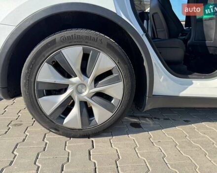 Белый Тесла Model Y, объемом двигателя 0 л и пробегом 12 тыс. км за 30500 $, фото 26 на Automoto.ua