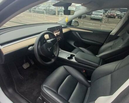 Белый Тесла Model Y, объемом двигателя 0 л и пробегом 54 тыс. км за 30000 $, фото 8 на Automoto.ua