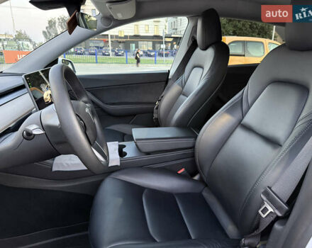 Белый Тесла Model Y, объемом двигателя 0 л и пробегом 81 тыс. км за 25900 $, фото 20 на Automoto.ua