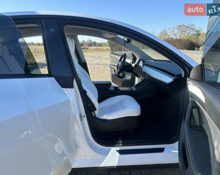 Белый Тесла Model Y, объемом двигателя 0 л и пробегом 55 тыс. км за 36800 $, фото 19 на Automoto.ua