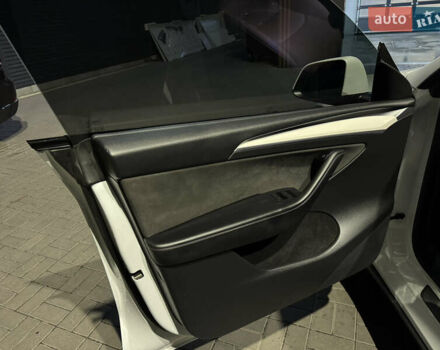 Тесла Model Y 2022 у Черкасах на Automoto.ua Білий Тесла Model Y, об'ємом двигуна 0 л та пробігом 37 тис. км за 26500 $, фото 4 на Automoto.ua