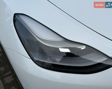 Белый Тесла Model Y, объемом двигателя 0 л и пробегом 129 тыс. км за 27400 $, фото 7 на Automoto.ua