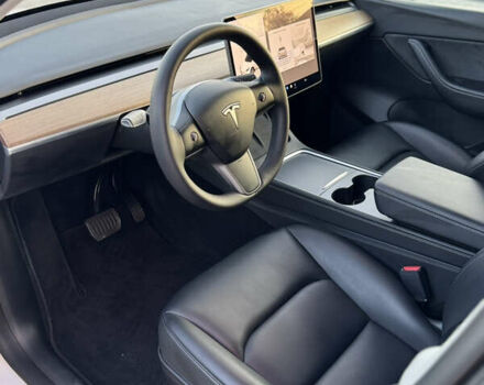 Белый Тесла Model Y, объемом двигателя 0 л и пробегом 94 тыс. км за 24500 $, фото 25 на Automoto.ua