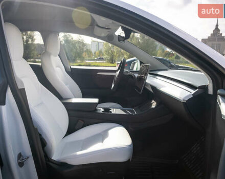 Белый Тесла Model Y, объемом двигателя 0 л и пробегом 51 тыс. км за 29500 $, фото 11 на Automoto.ua