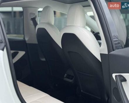 Білий Тесла Model Y, об'ємом двигуна 0 л та пробігом 117 тис. км за 23500 $, фото 34 на Automoto.ua