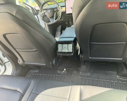 Белый Тесла Model Y, объемом двигателя 0 л и пробегом 62 тыс. км за 39500 $, фото 13 на Automoto.ua