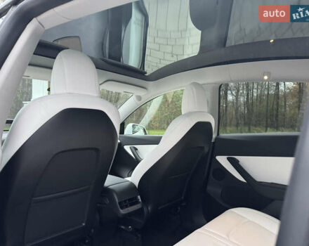 Білий Тесла Model Y, об'ємом двигуна 0 л та пробігом 115 тис. км за 25800 $, фото 29 на Automoto.ua