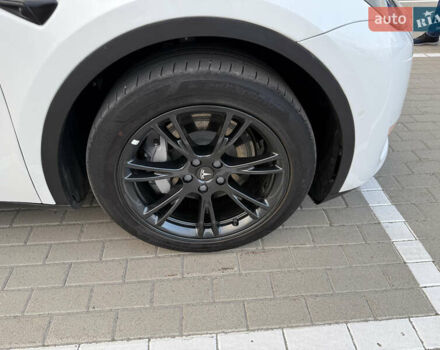 Белый Тесла Model Y, объемом двигателя 0 л и пробегом 81 тыс. км за 25900 $, фото 41 на Automoto.ua