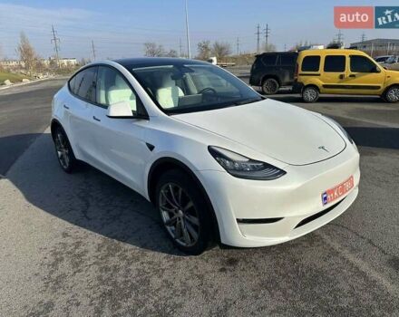 Білий Тесла Model Y, об'ємом двигуна 0 л та пробігом 61 тис. км за 22300 $, фото 1 на Automoto.ua