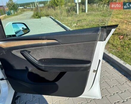 Белый Тесла Model Y, объемом двигателя 0 л и пробегом 12 тыс. км за 30500 $, фото 57 на Automoto.ua