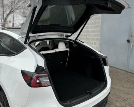 Белый Тесла Model Y, объемом двигателя 0 л и пробегом 4 тыс. км за 33000 $, фото 2 на Automoto.ua