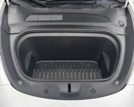 Білий Тесла Model Y, об'ємом двигуна 0 л та пробігом 83 тис. км за 26400 $, фото 14 на Automoto.ua