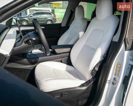 Белый Тесла Model Y, объемом двигателя 0 л и пробегом 50 тыс. км за 30000 $, фото 10 на Automoto.ua