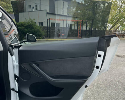 Белый Тесла Model Y, объемом двигателя 0 л и пробегом 31 тыс. км за 36500 $, фото 15 на Automoto.ua