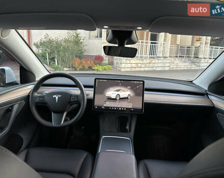Білий Тесла Model Y, об'ємом двигуна 0 л та пробігом 45 тис. км за 27500 $, фото 38 на Automoto.ua