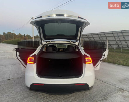 Белый Тесла Model Y, объемом двигателя 0 л и пробегом 68 тыс. км за 25900 $, фото 6 на Automoto.ua