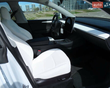 Белый Тесла Model Y, объемом двигателя 0 л и пробегом 41 тыс. км за 27000 $, фото 18 на Automoto.ua