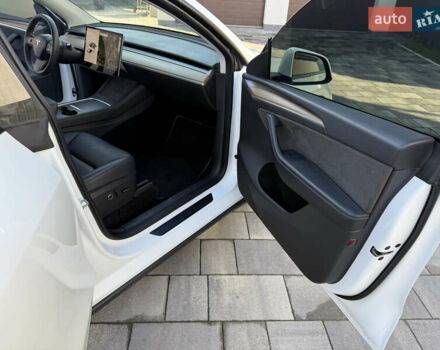 Білий Тесла Model Y, об'ємом двигуна 0 л та пробігом 49 тис. км за 24900 $, фото 5 на Automoto.ua