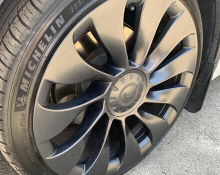 Белый Тесла Model Y, объемом двигателя 0 л и пробегом 64 тыс. км за 28500 $, фото 15 на Automoto.ua