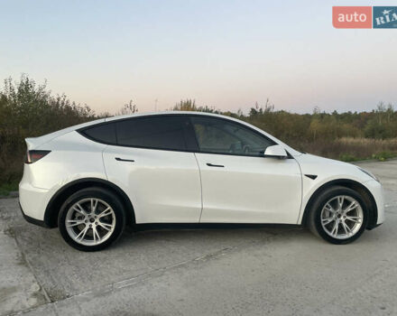 Белый Тесла Model Y, объемом двигателя 0 л и пробегом 68 тыс. км за 25900 $, фото 4 на Automoto.ua