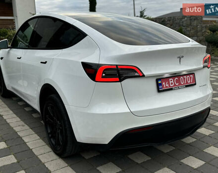 Белый Тесла Model Y, объемом двигателя 0 л и пробегом 29 тыс. км за 29900 $, фото 17 на Automoto.ua