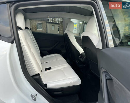 Белый Тесла Model Y, объемом двигателя 0 л и пробегом 35 тыс. км за 29500 $, фото 25 на Automoto.ua