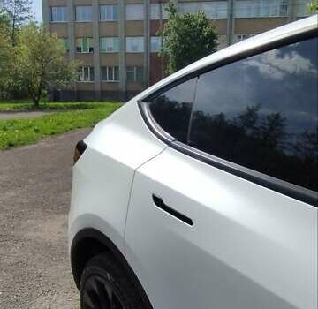 Белый Тесла Model Y, объемом двигателя 0 л и пробегом 1 тыс. км за 38000 $, фото 24 на Automoto.ua