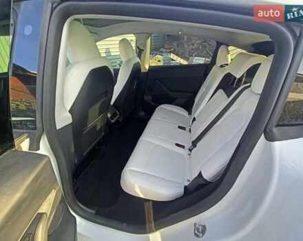 Белый Тесла Model Y, объемом двигателя 0 л и пробегом 17 тыс. км за 28500 $, фото 16 на Automoto.ua