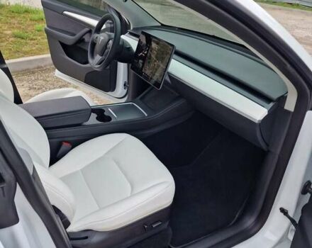 Белый Тесла Model Y, объемом двигателя 0 л и пробегом 28 тыс. км за 26999 $, фото 14 на Automoto.ua