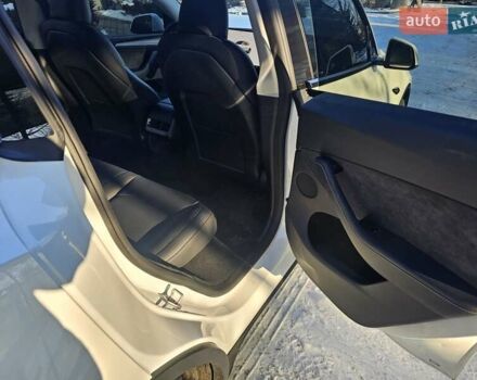 Белый Тесла Model Y, объемом двигателя 0 л и пробегом 22 тыс. км за 30000 $, фото 9 на Automoto.ua