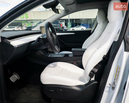 Белый Тесла Model Y, объемом двигателя 0 л и пробегом 27 тыс. км за 31000 $, фото 14 на Automoto.ua