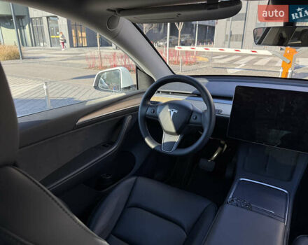 Белый Тесла Model Y, объемом двигателя 0 л и пробегом 35 тыс. км за 33777 $, фото 32 на Automoto.ua